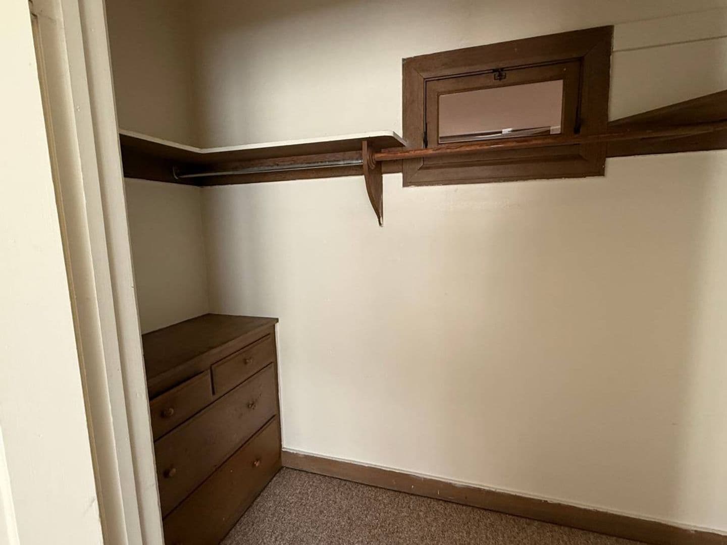 Berkeley Apartment: 2322 Haste St. Apt 27