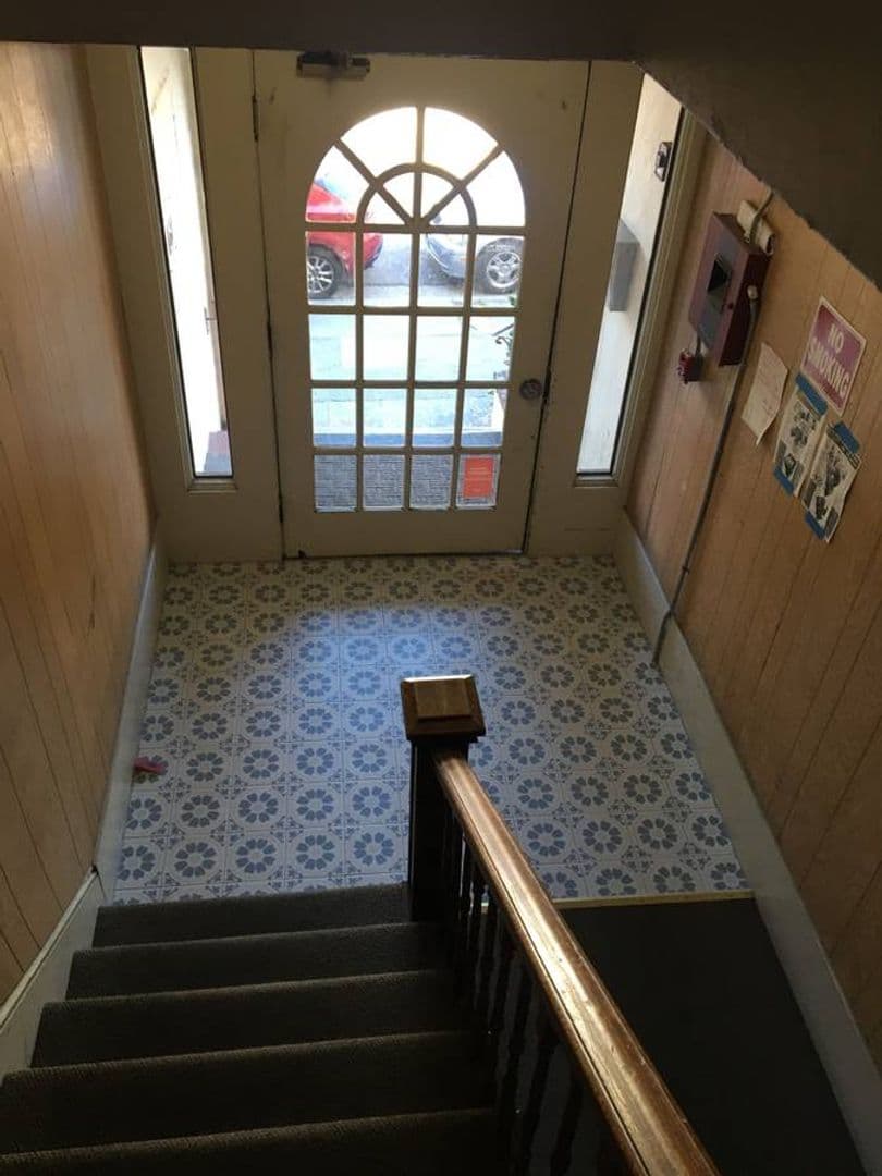 Berkeley Apartment: 2320 Haste St. Apt 9