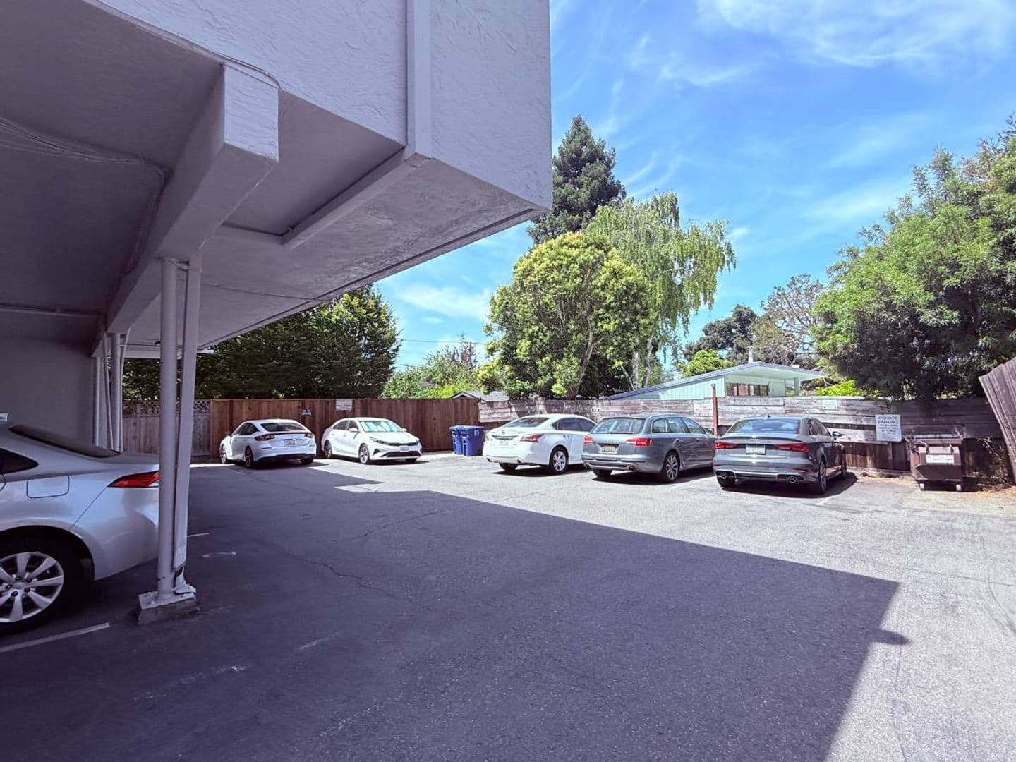 Berkeley Apartment: 2140 Roosevelt Avenue