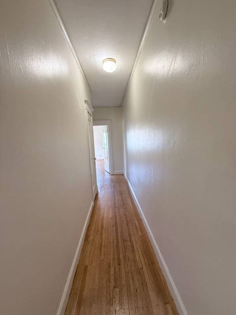 Berkeley Apartment: 2320 Haste St. Apt 18