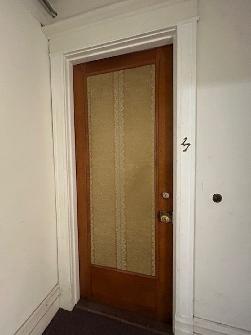 Berkeley Apartment: 2437 Shattuck Ave. Apt 17