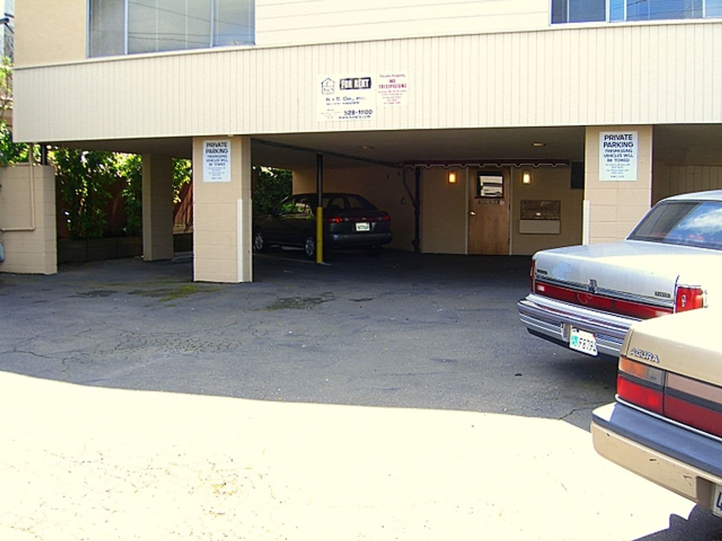 Berkeley Apartment: 1932 Haste St. Apt 9