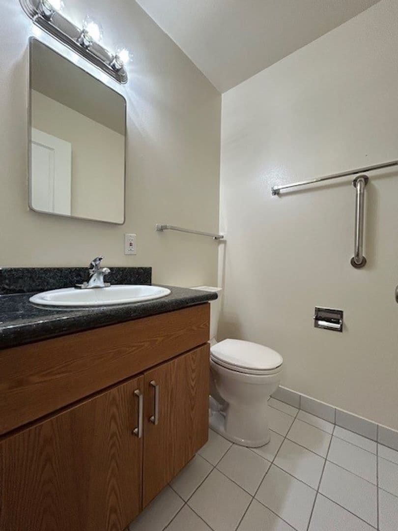 Berkeley Apartment: 2024 Vine Street Unit 1A