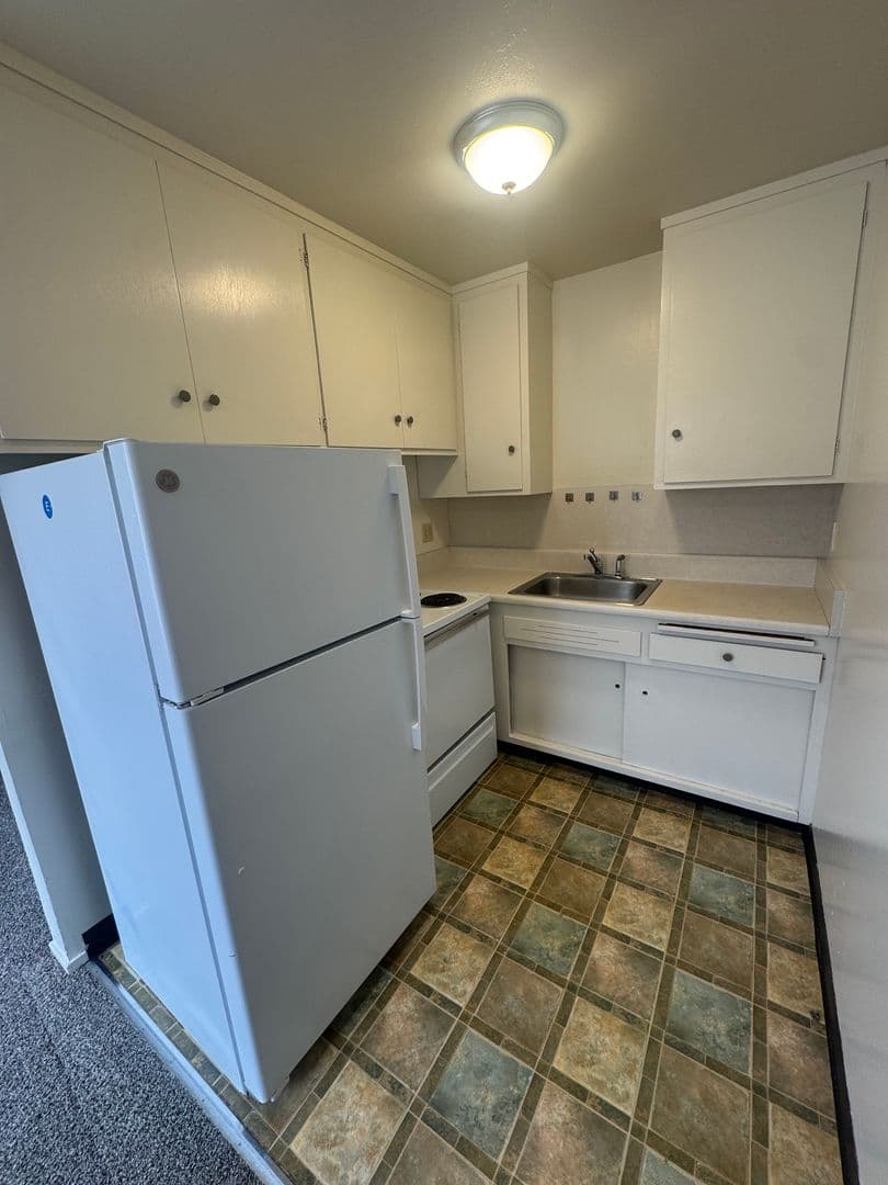 Berkeley Apartment: 2428 Ellsworth St Apt 202