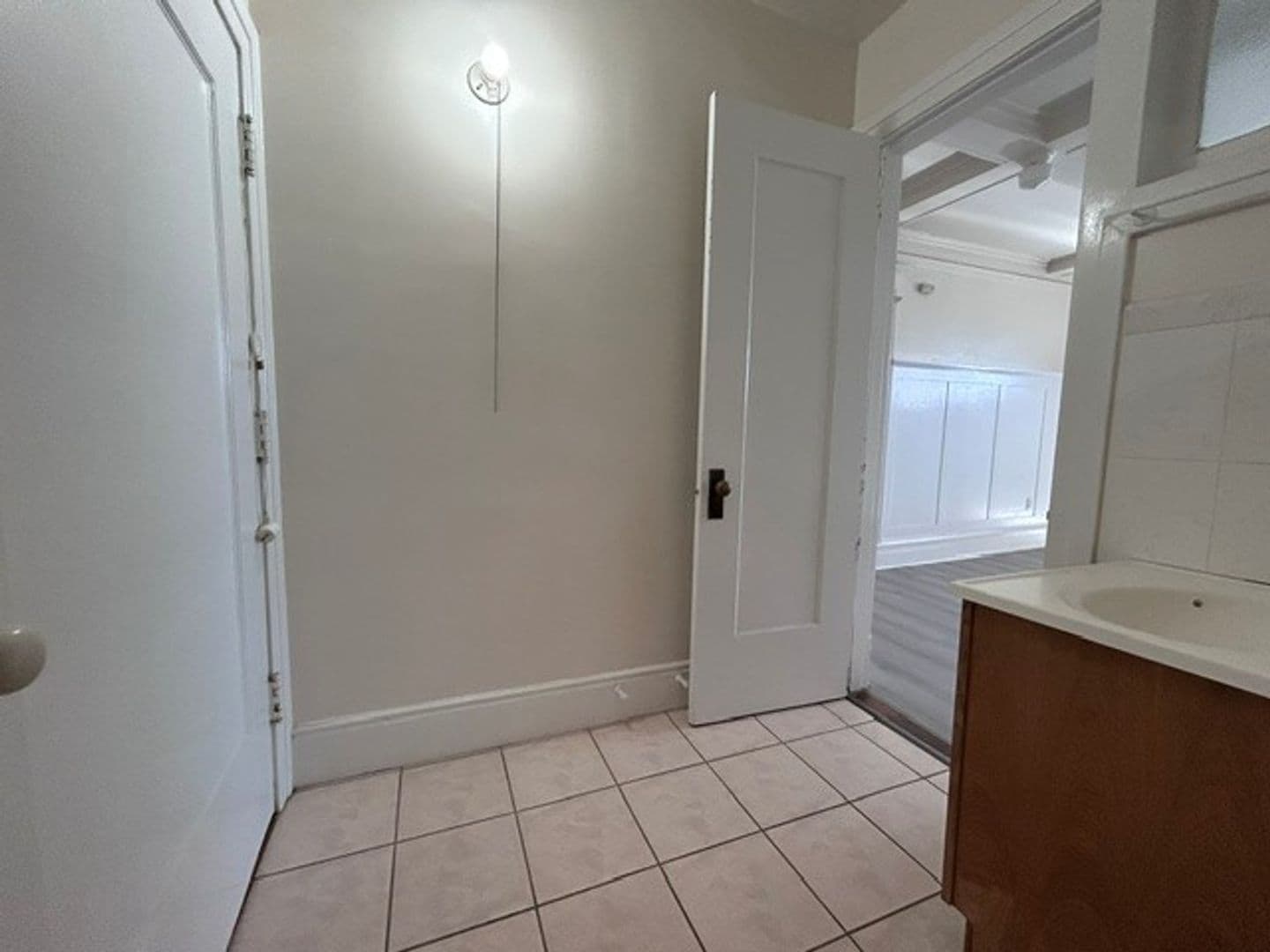 Berkeley Apartment: 2437 Shattuck Ave.  4