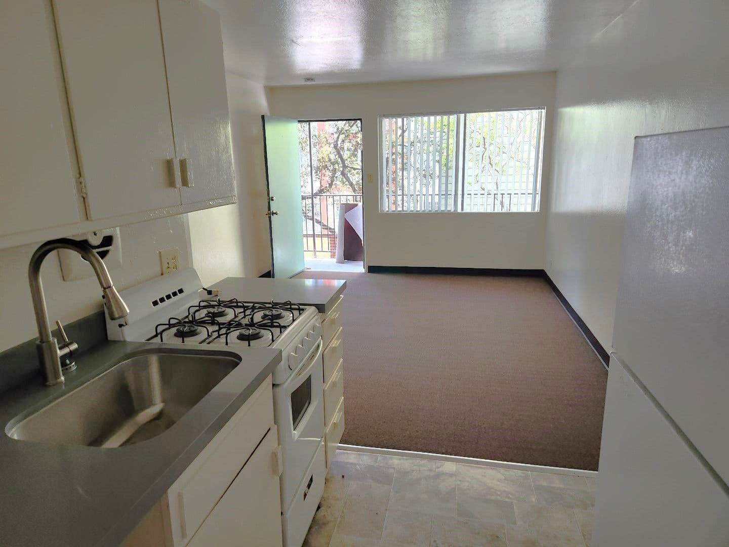 Berkeley Apartment: 2115 Haste St, Apt 208
