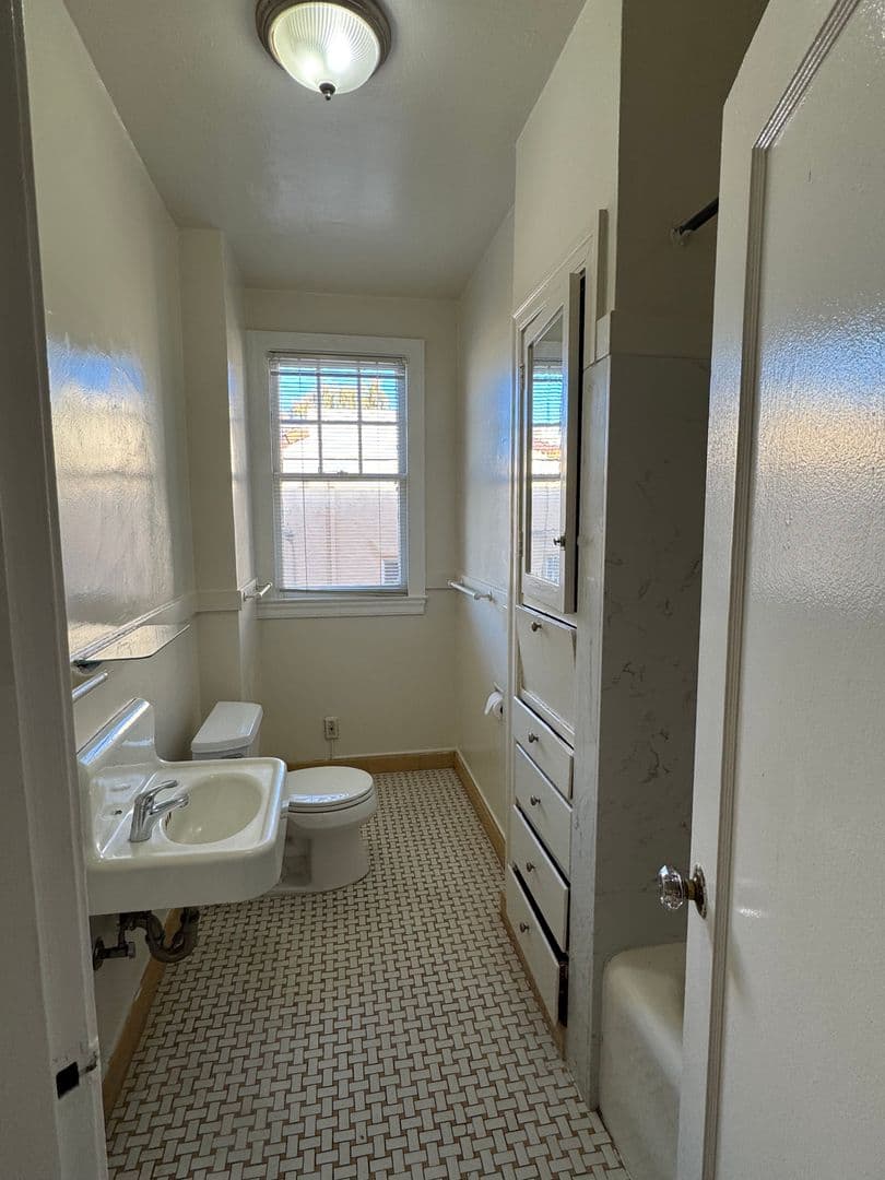 Berkeley Apartment: 1681 Scenic Ave.