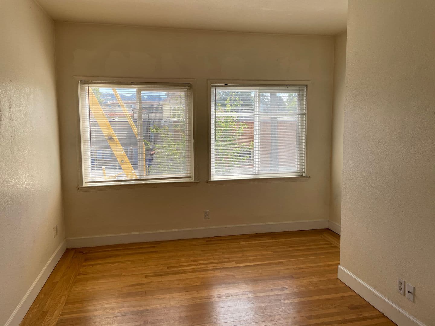 Berkeley Apartment: 1988 California St. Apt 57