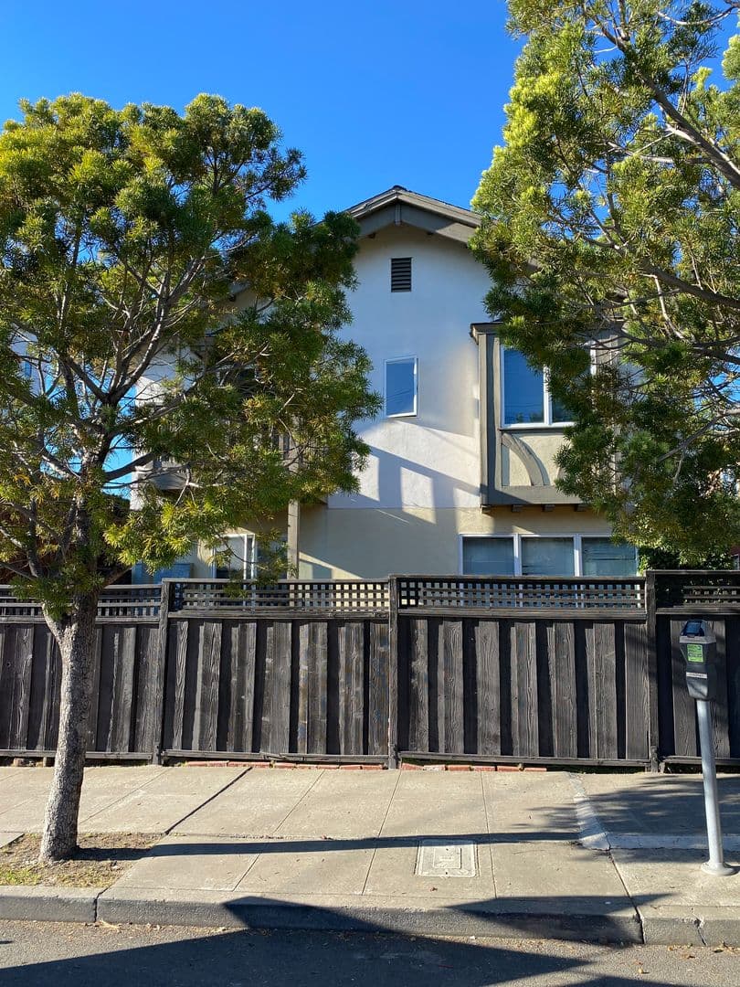 Berkeley Apartment: 2175 Dwight Way, Apt 1