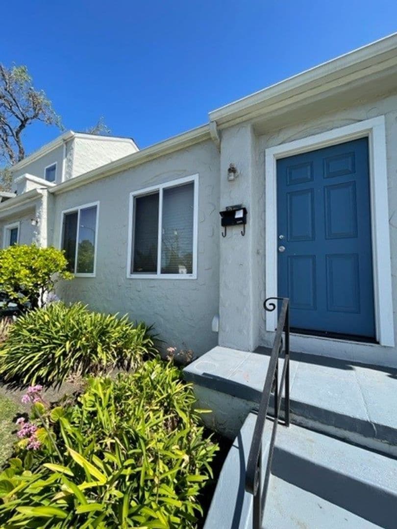 Berkeley Apartment: 2609 Sacramento Street