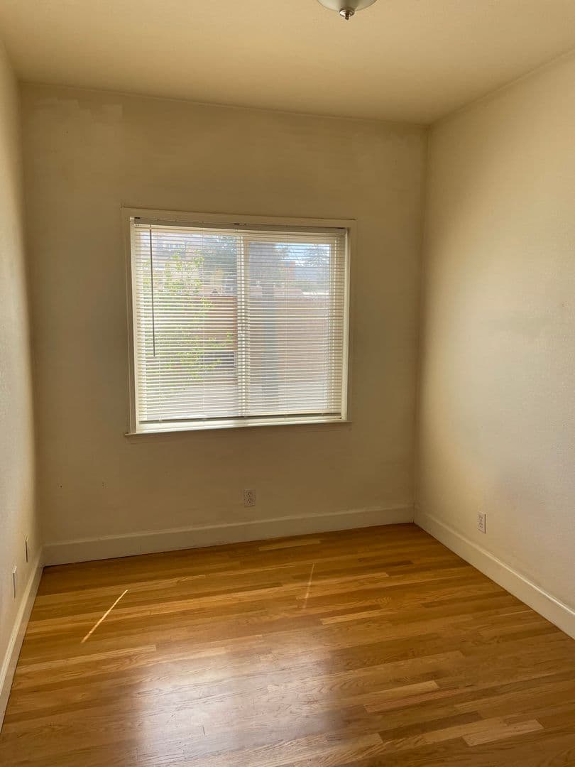 Berkeley Apartment: 1988 California St. Apt 57