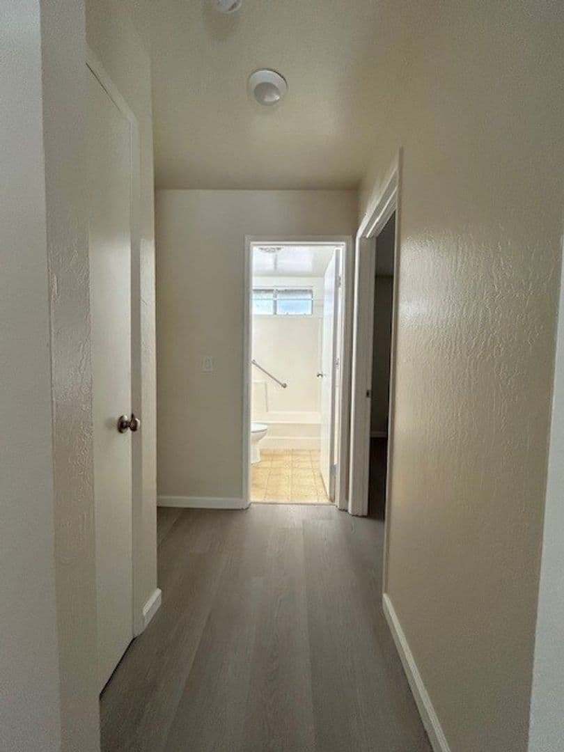 Richmond Apartment: 117 Tewksbury Ave., #06