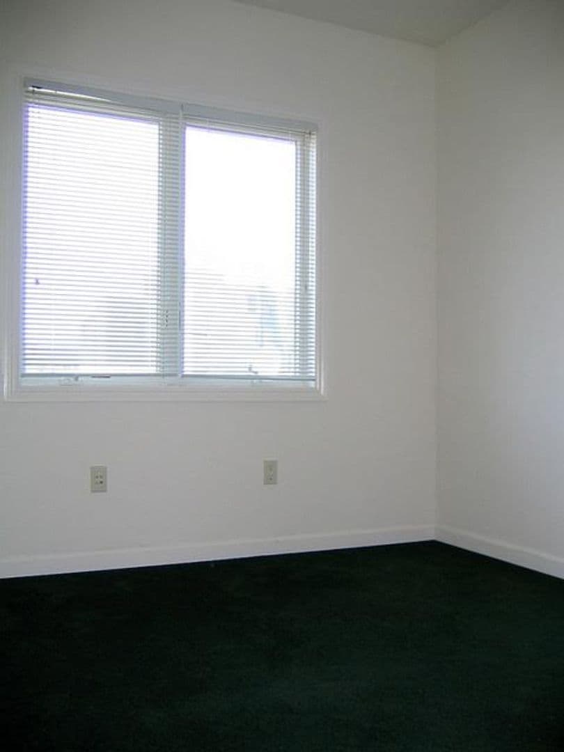 Berkeley Apartment: 2185 Dwight Way, Apt 4