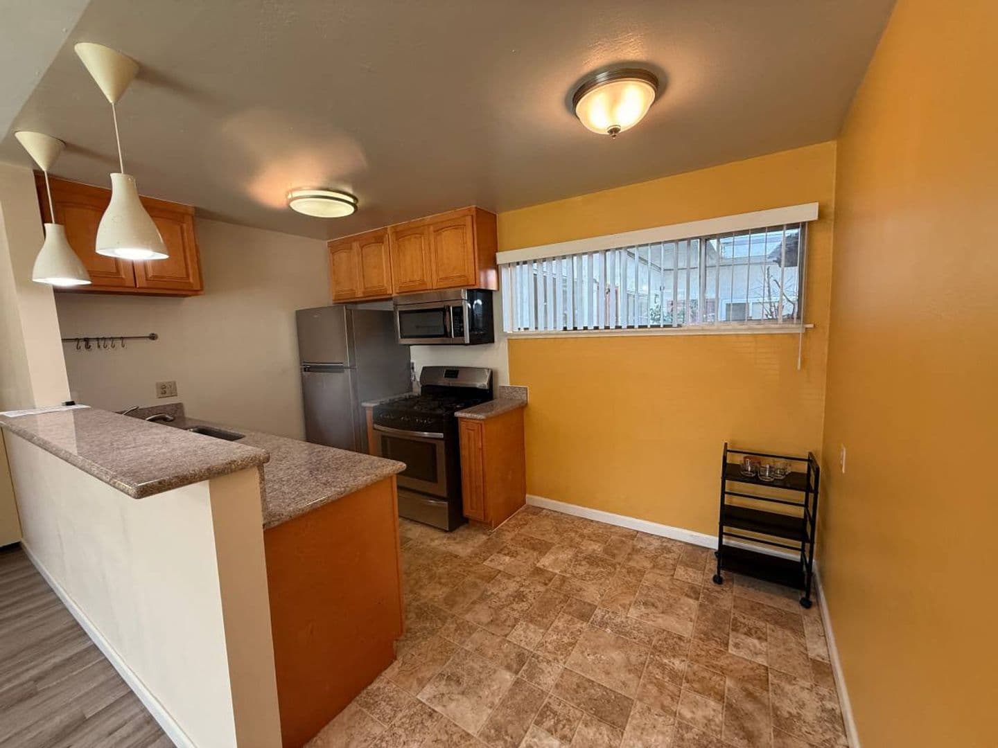 Berkeley Apartment: 2140 Roosevelt Avenue