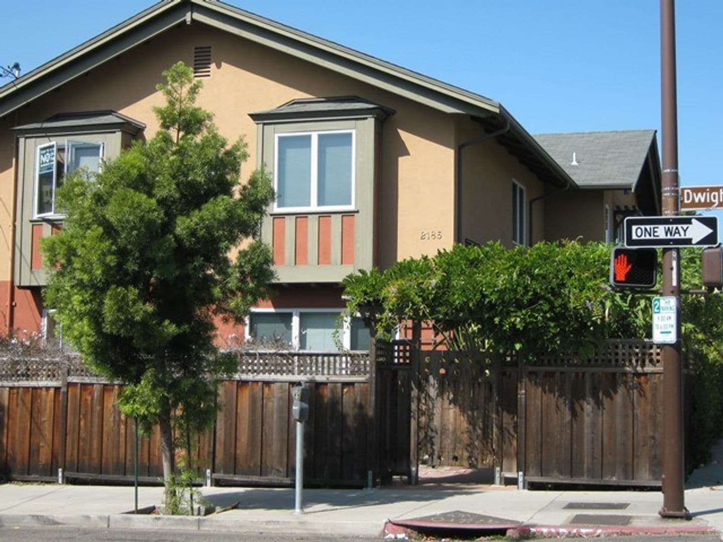 Berkeley Apartment: 2185 Dwight Way, Apt 3