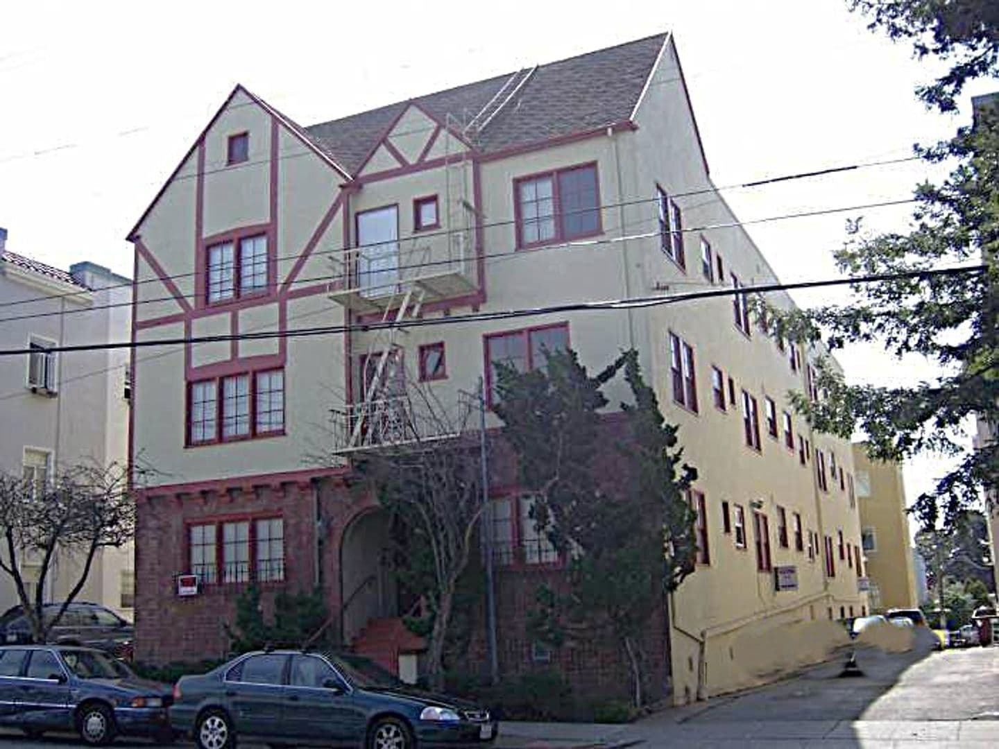 Berkeley Apartment: 2320 Haste St. Apt 12