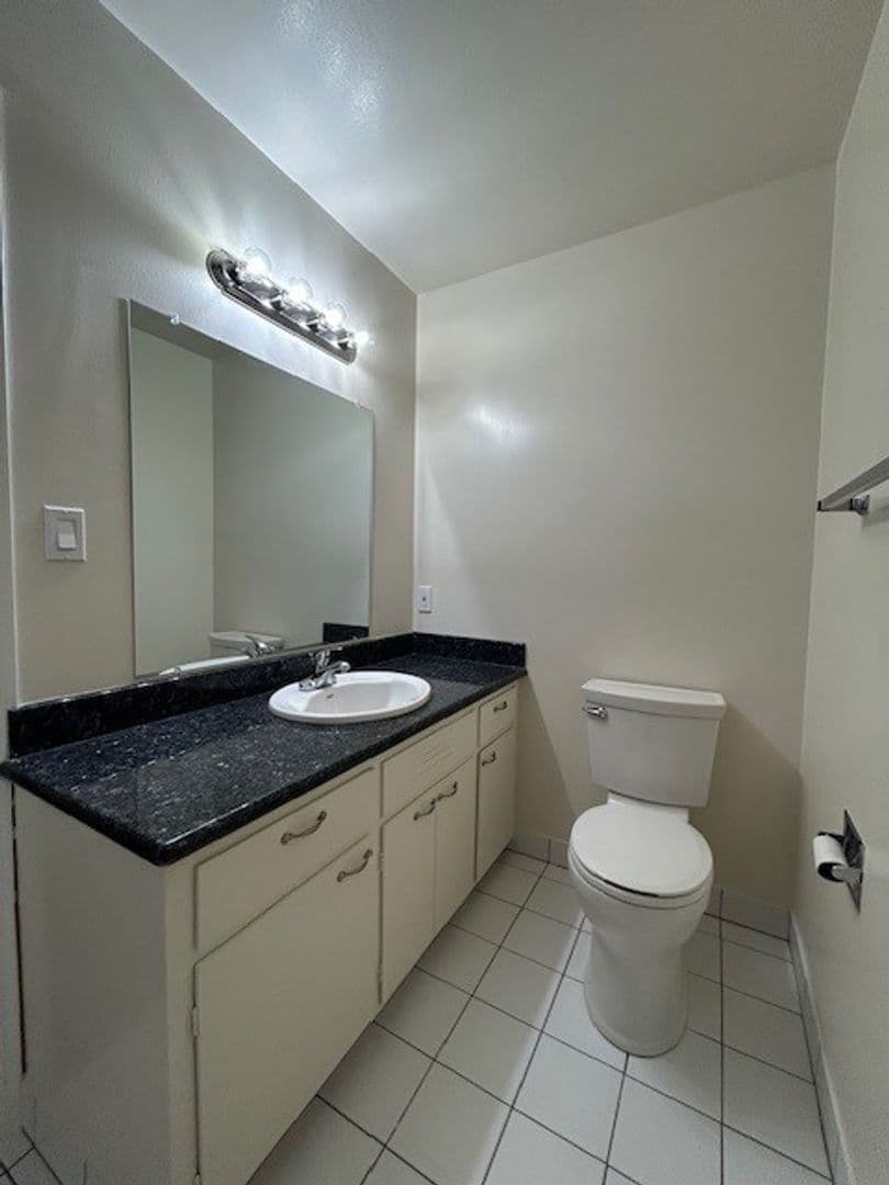 Berkeley Apartment: 2024 Vine Street Unit 1A
