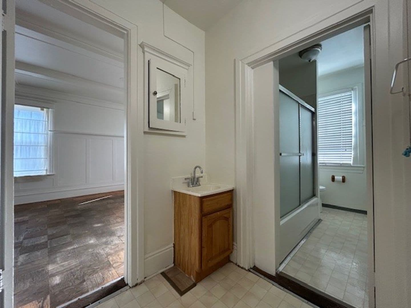 Berkeley Apartment: 2437 Shattuck Ave. Apt 17