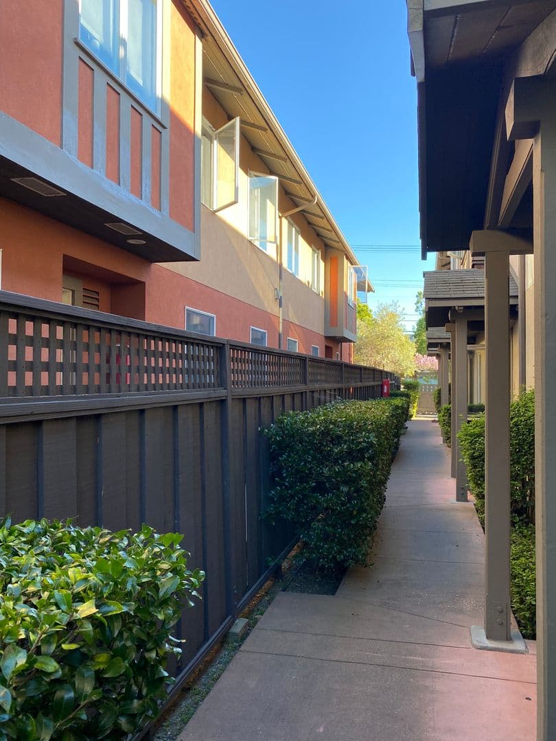 Berkeley Apartment: 2185 Dwight Way, Apt 4