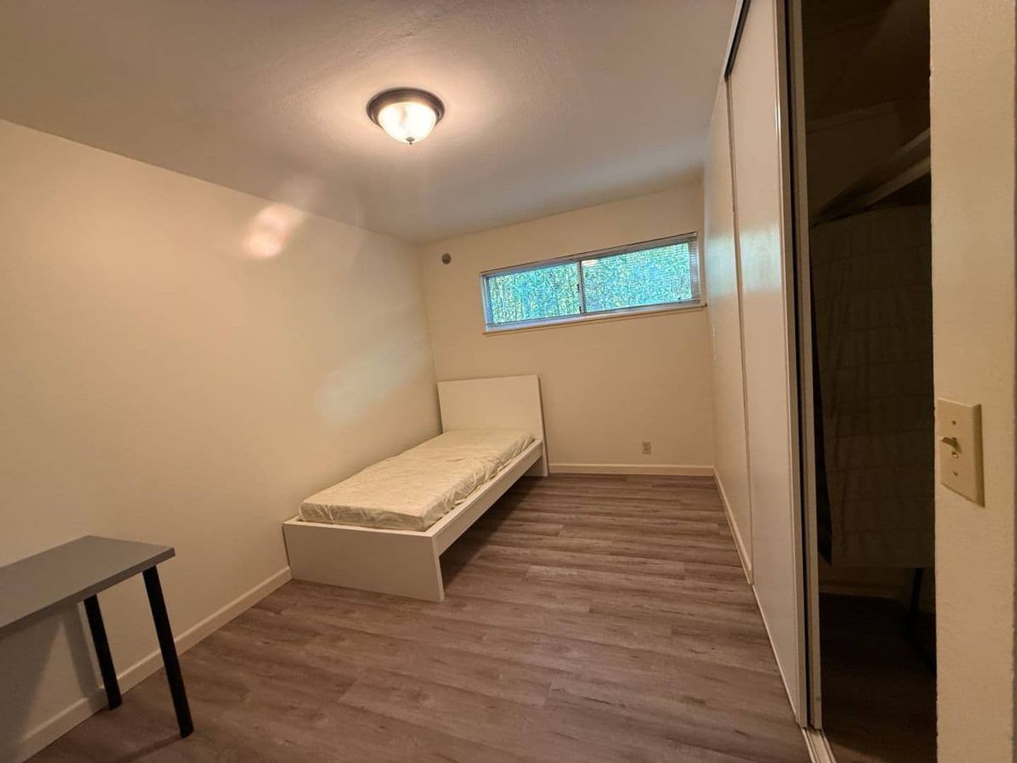 Berkeley Apartment: 2140 Roosevelt Avenue