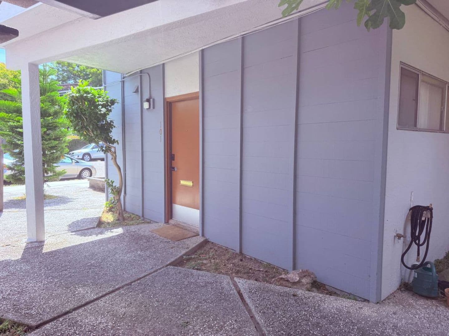 Berkeley Apartment: 2140 Roosevelt Avenue
