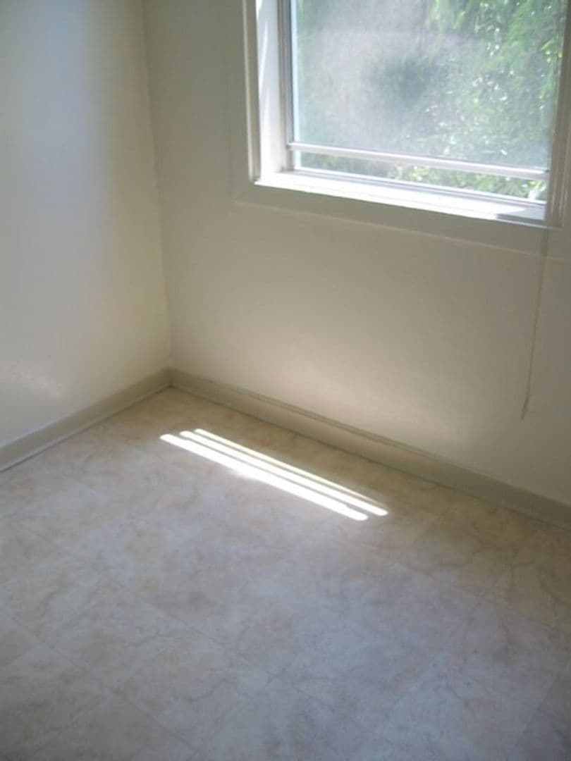 Berkeley Apartment: 1716 University Ave Apt 20