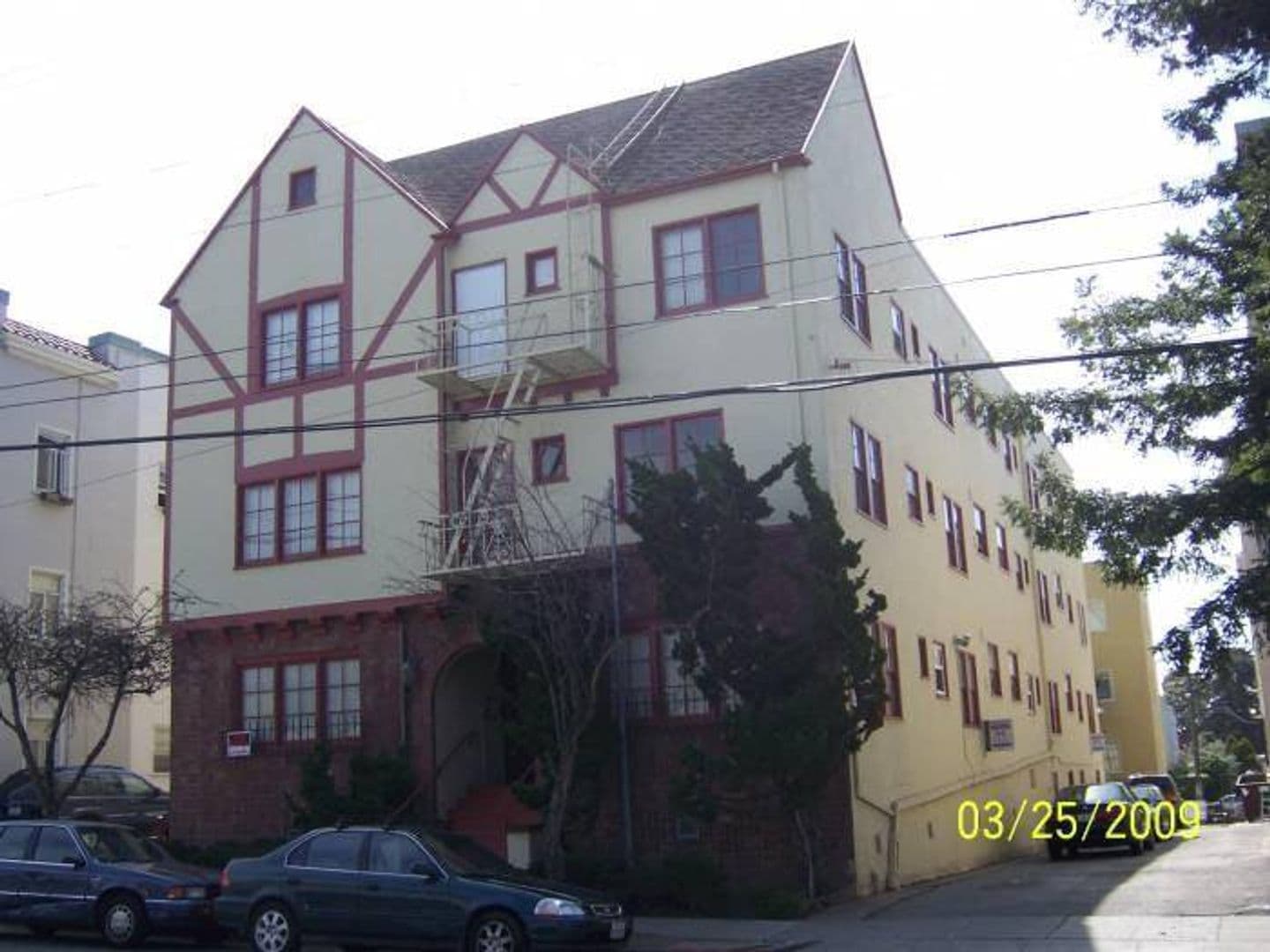Berkeley Apartment: 2320 Haste St. Apt 9