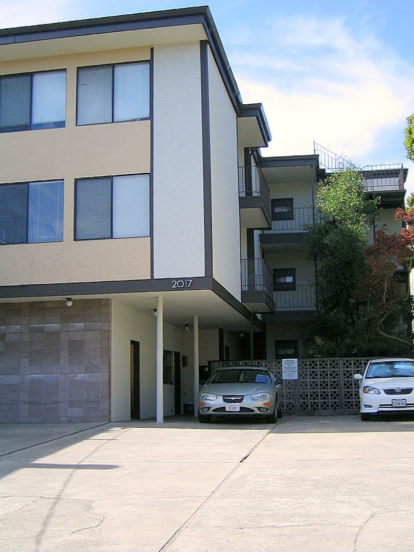 Berkeley Apartment: 2017 Delaware Street C