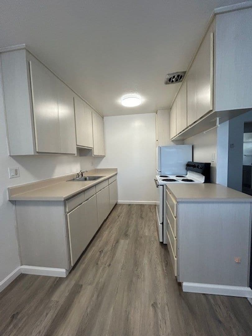Alameda Apartment: 2236 Lincoln Ave F