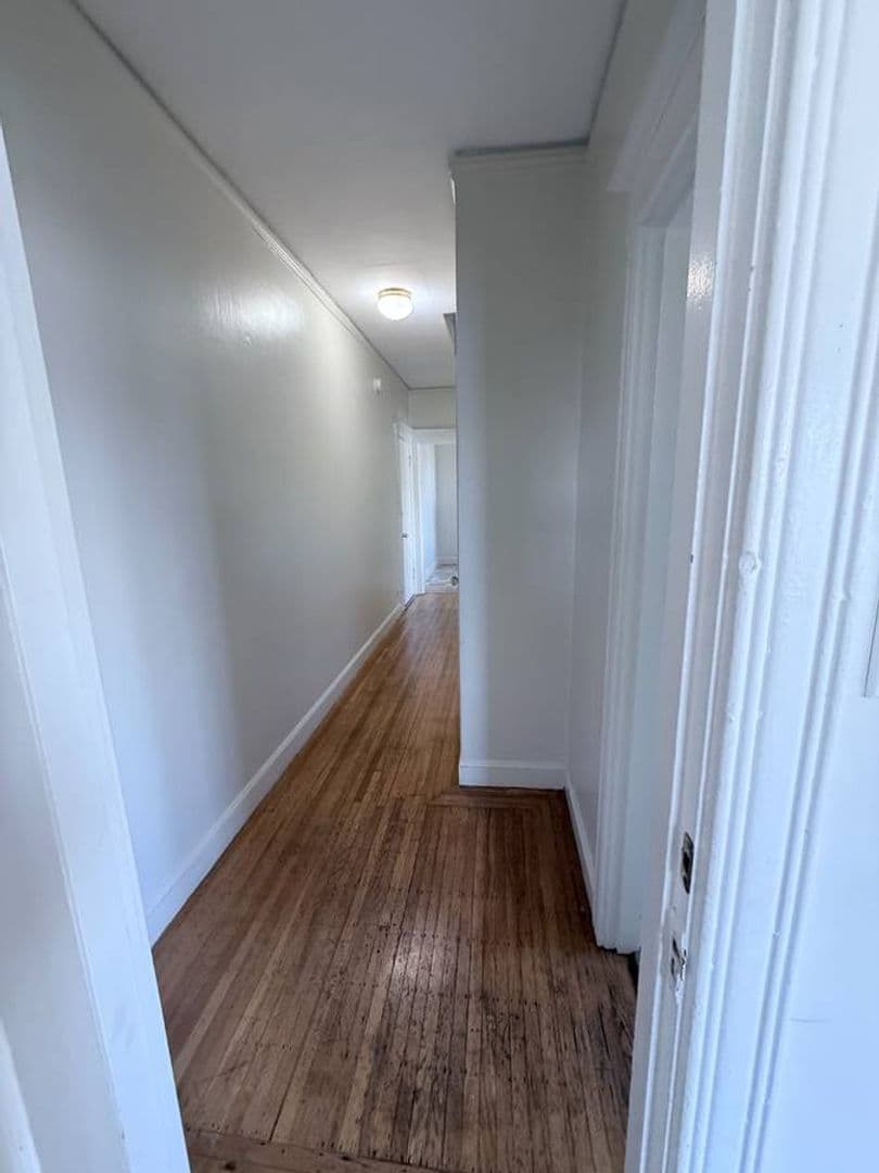 Berkeley Apartment: 2320 Haste St. Apt 18