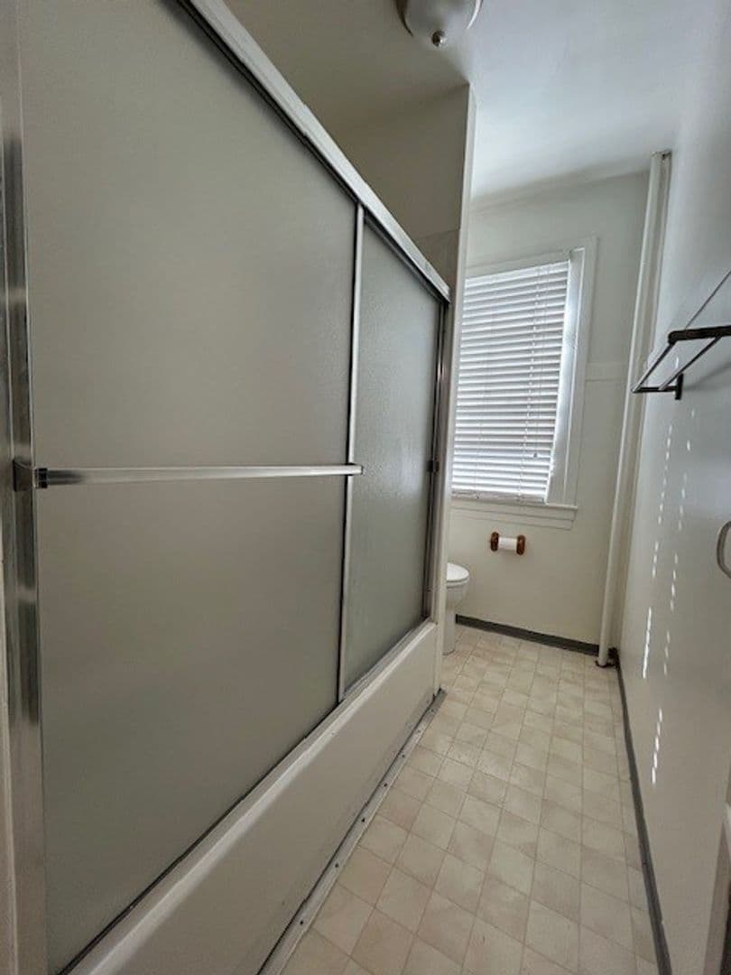 Berkeley Apartment: 2437 Shattuck Ave. Apt 17