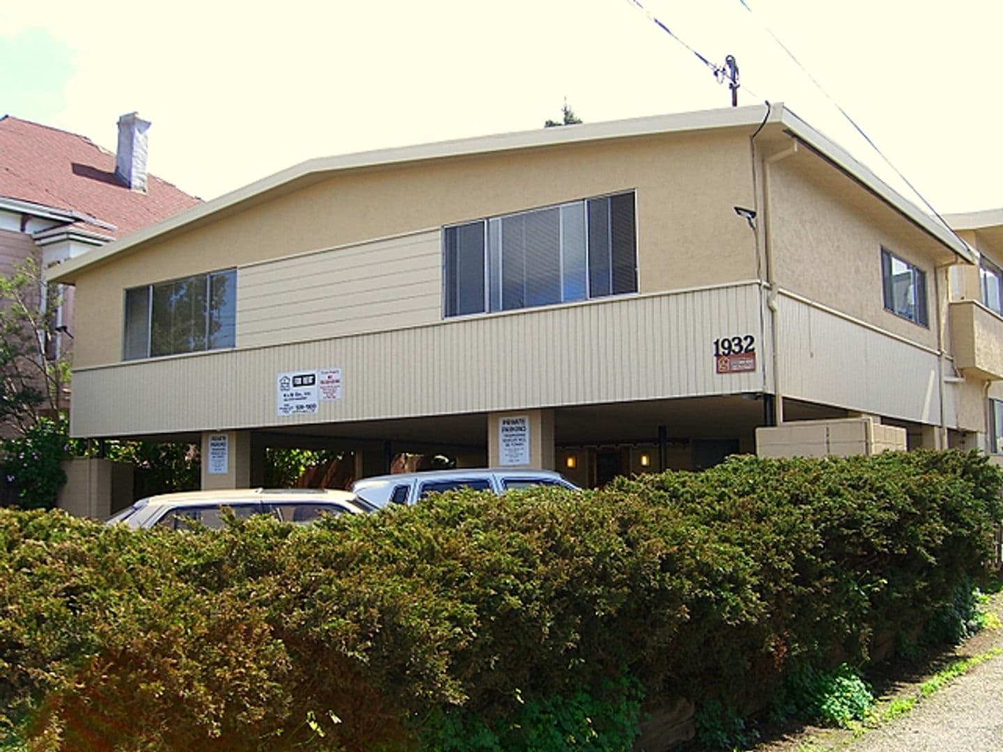 Berkeley Apartment: 1932 Haste St. Apt 9