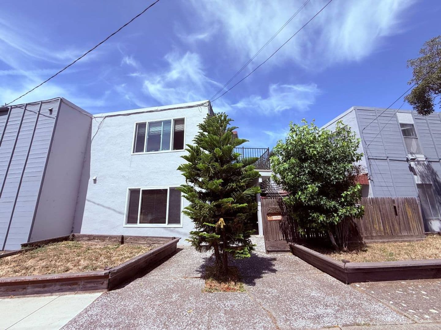 Berkeley Apartment: 2140 Roosevelt Avenue