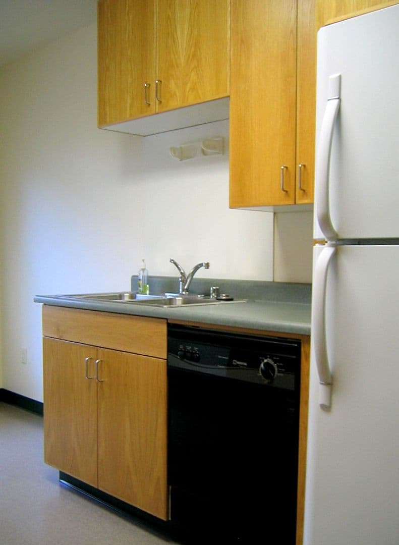 Berkeley Apartment: 2175 Dwight Way, Apt 3