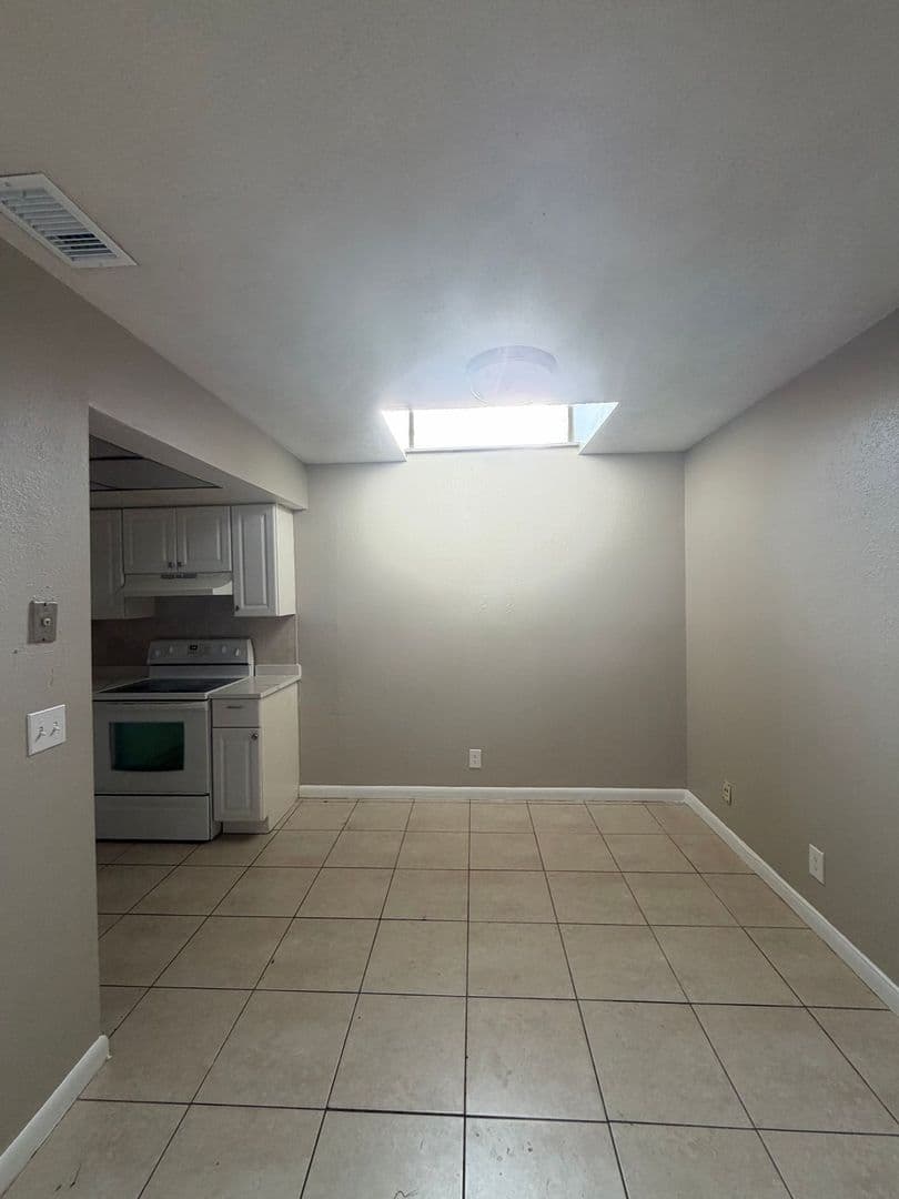 Lauderhill House: 2130 NW 58th Ave #25-C