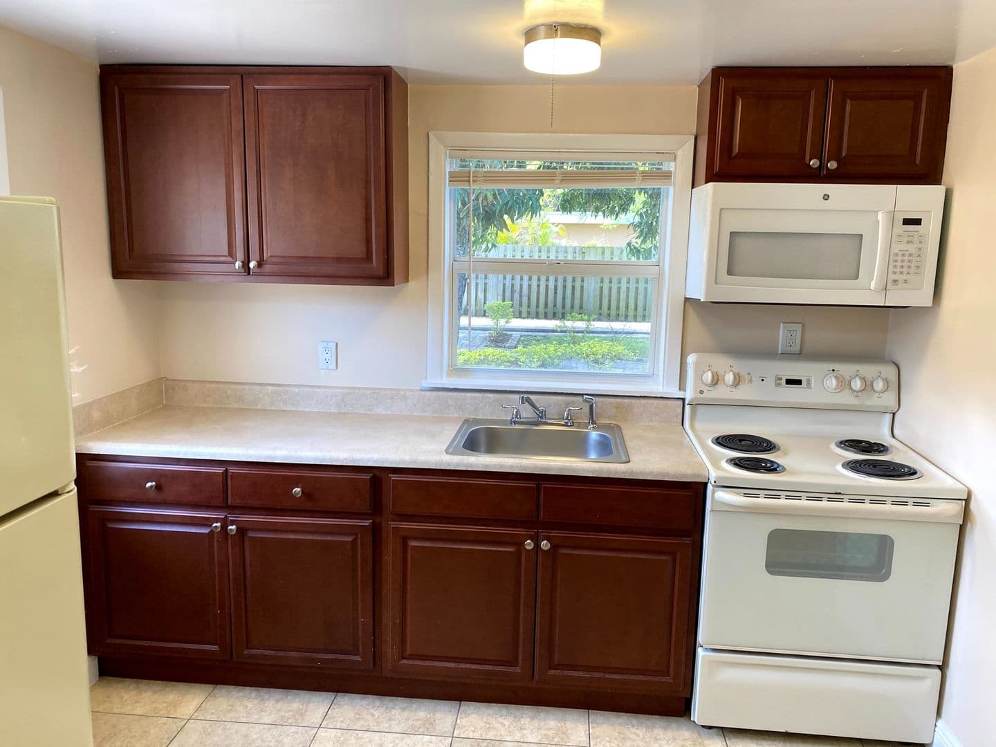 Lake Worth Apartment: 4821 Vermont Ave