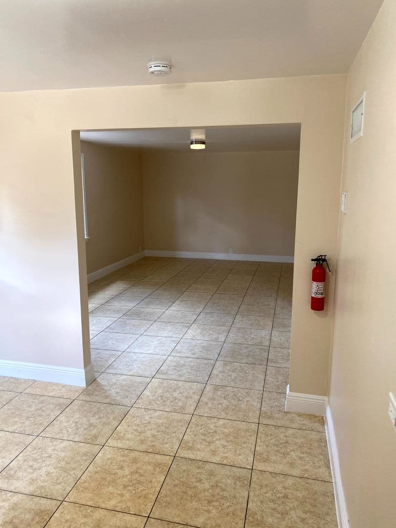 Lake Worth Apartment: 4821 Vermont Ave