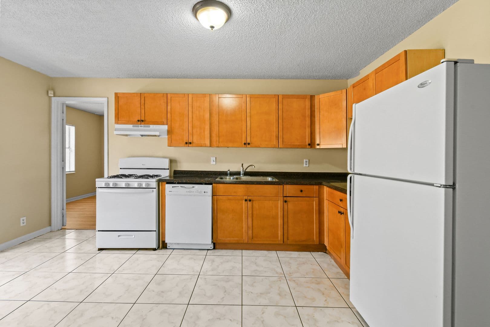 Greenacres House: 6126 Wauconda Way E