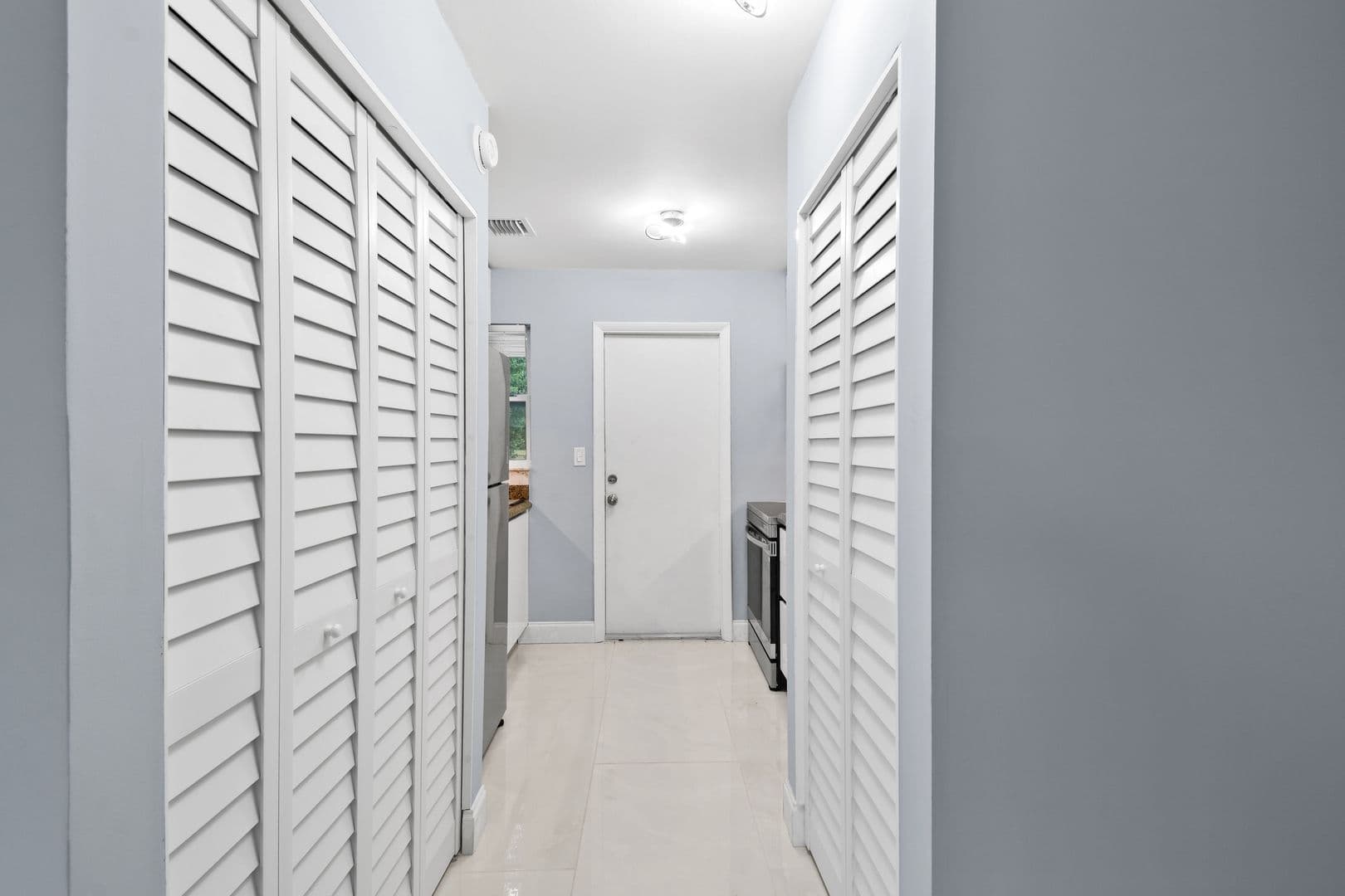 Riviera Beach Apartment: 968 W 9th St