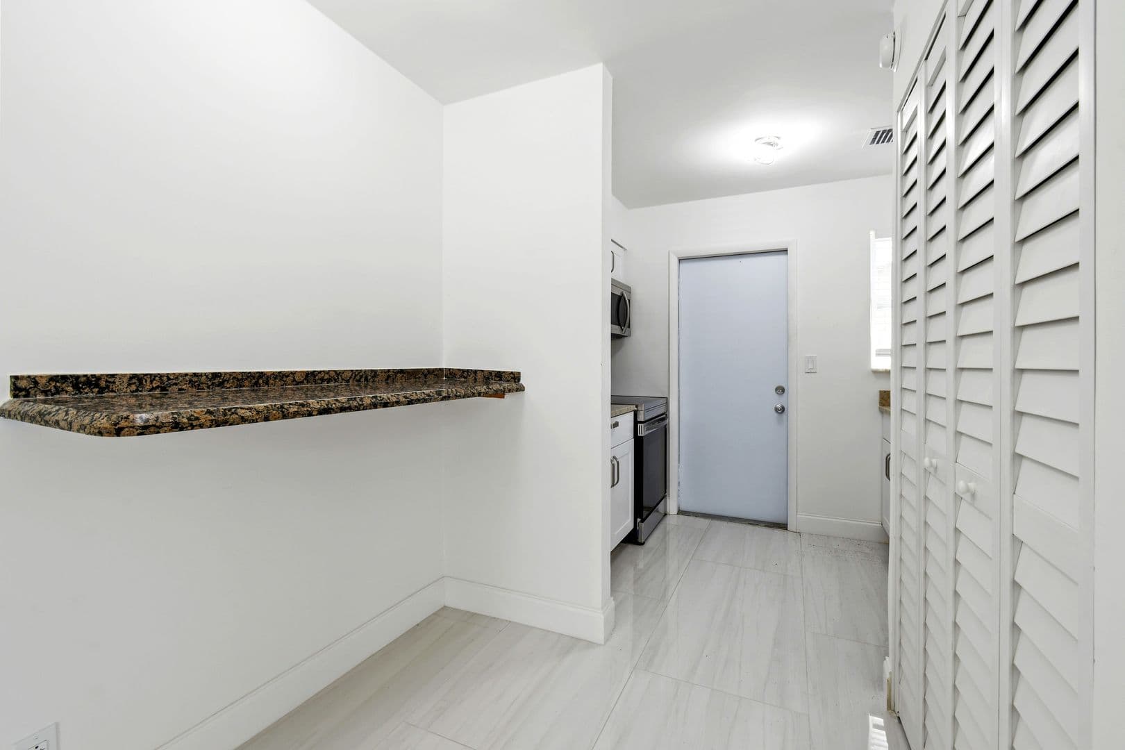 Riviera Beach Apartment: 968 W 9th St