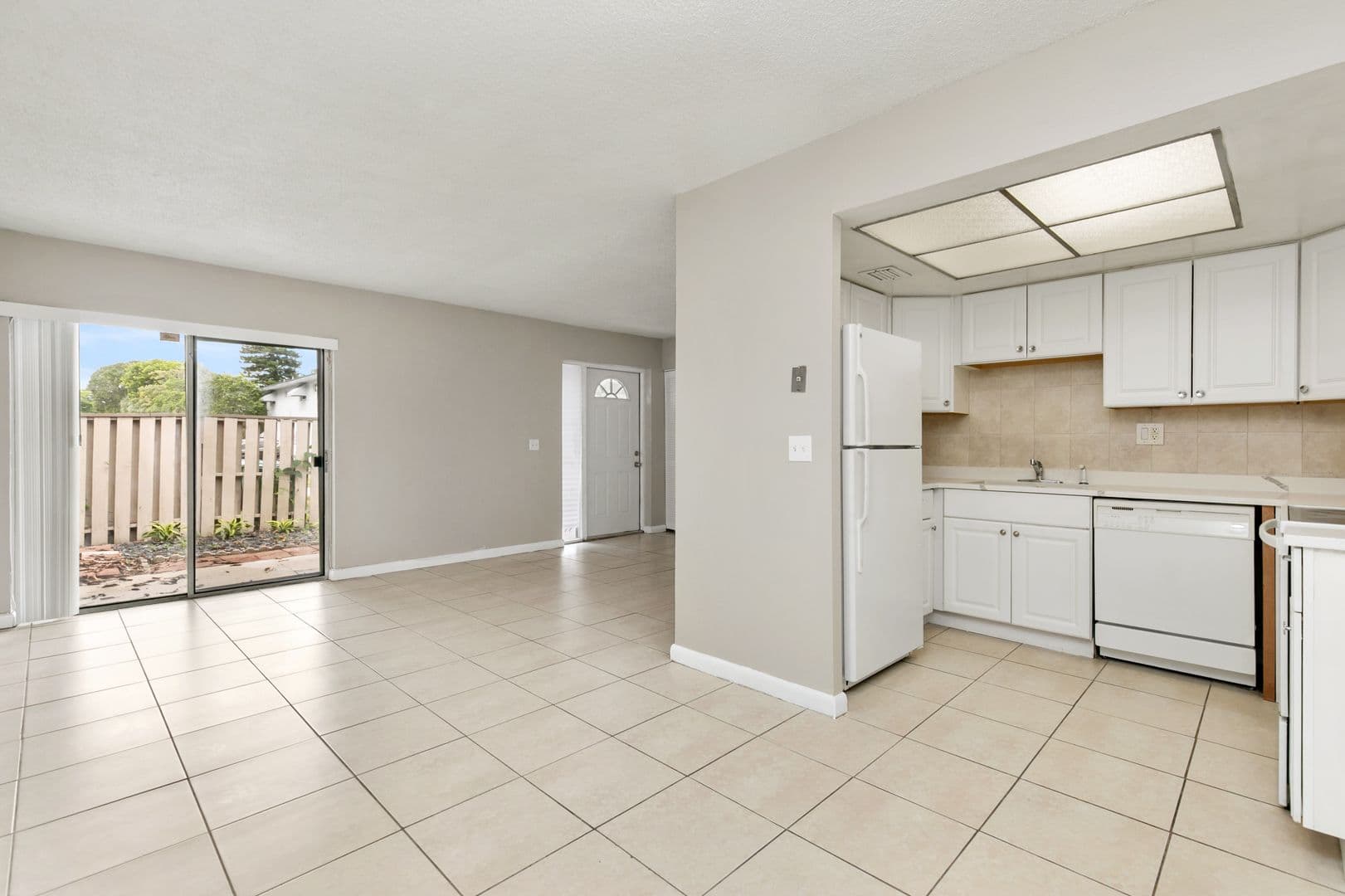 Lauderhill House: 2130 NW 58th Ave #25-C