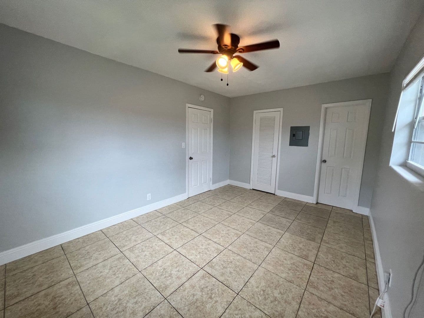 Lake Worth Apartment: 4820 Maine St