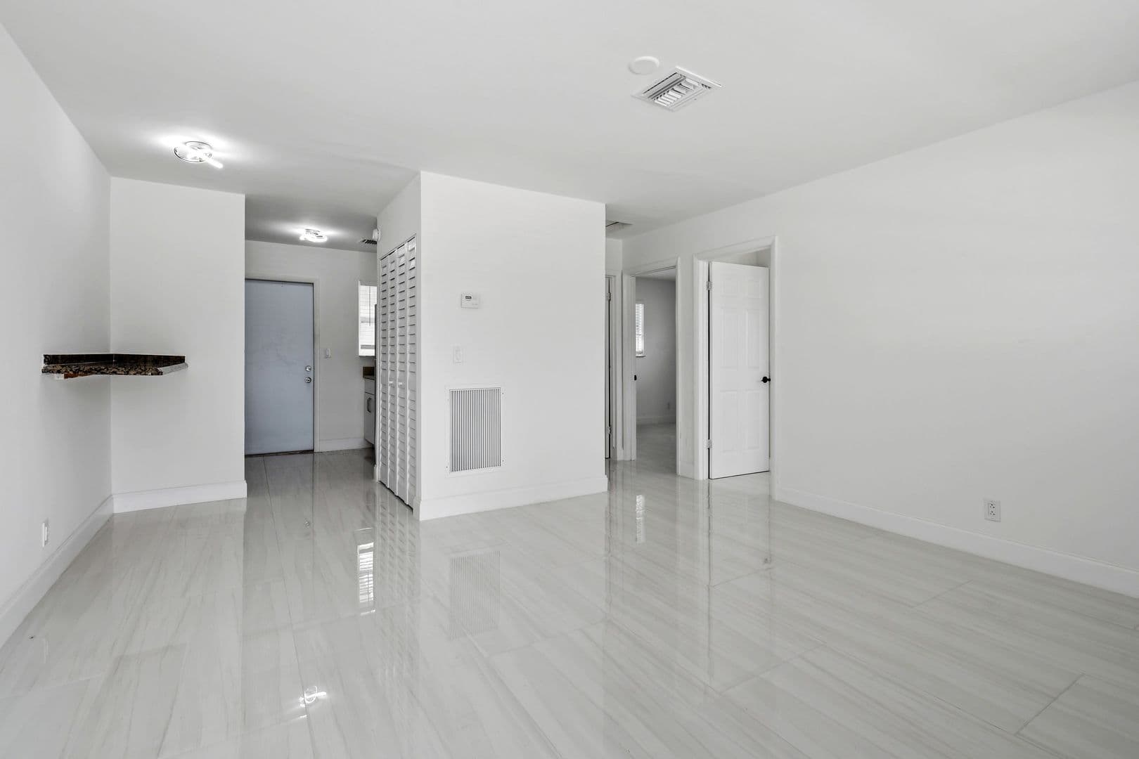 Riviera Beach Apartment: 968 W 9th St
