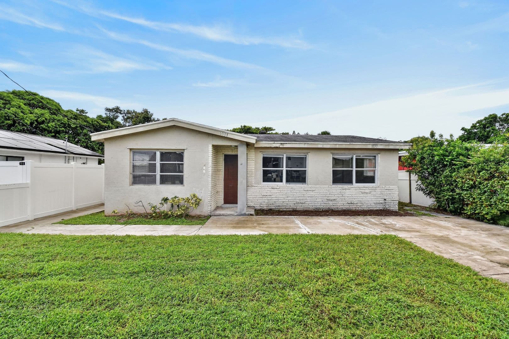 Riviera Beach House: 1037 W 28Th St