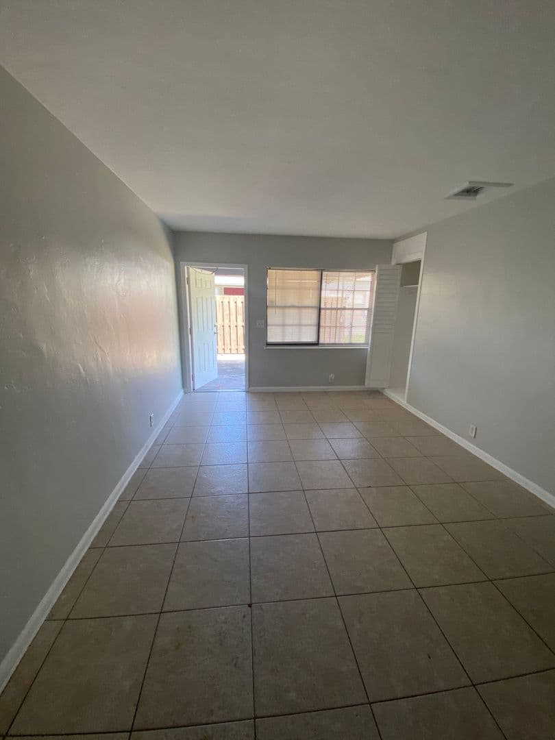 West Palm Beach Apartment: 3712 Henry Ave