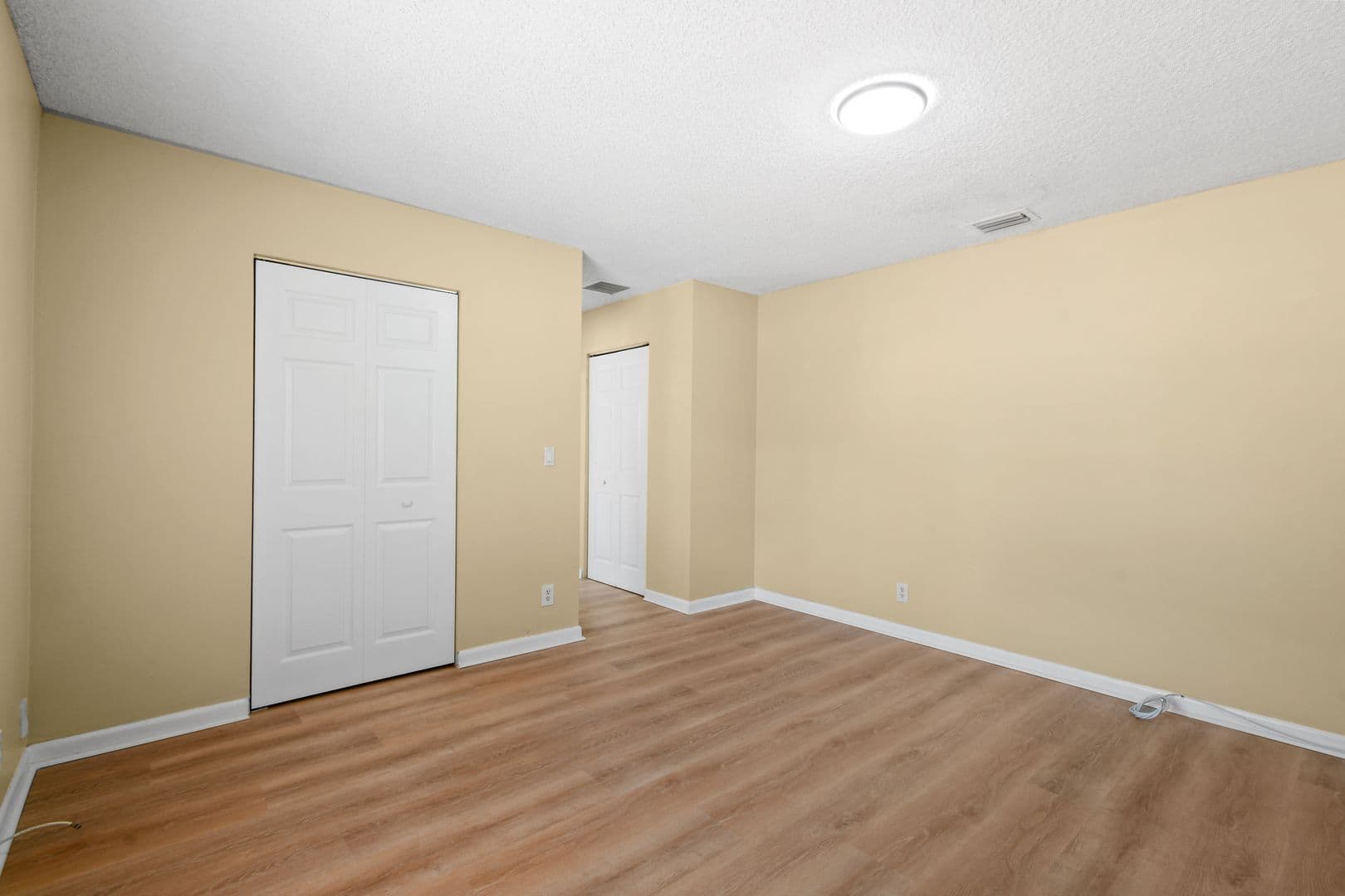 Greenacres House: 6126 Wauconda Way E