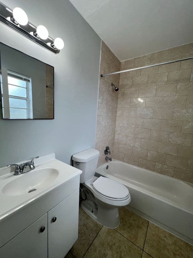 Lake Worth Apartment: 4820 Maine St