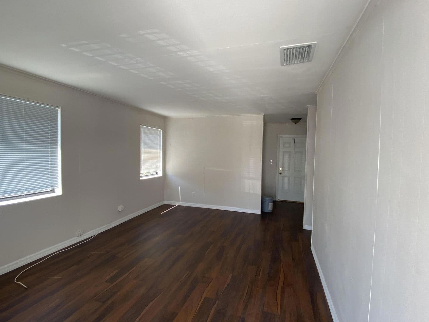 Riviera Beach House: 816 W 4th St