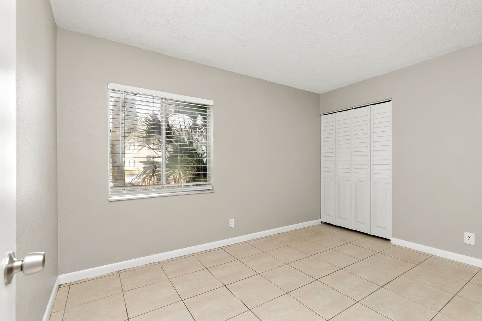 Lauderhill House: 2130 NW 58th Ave #25-C