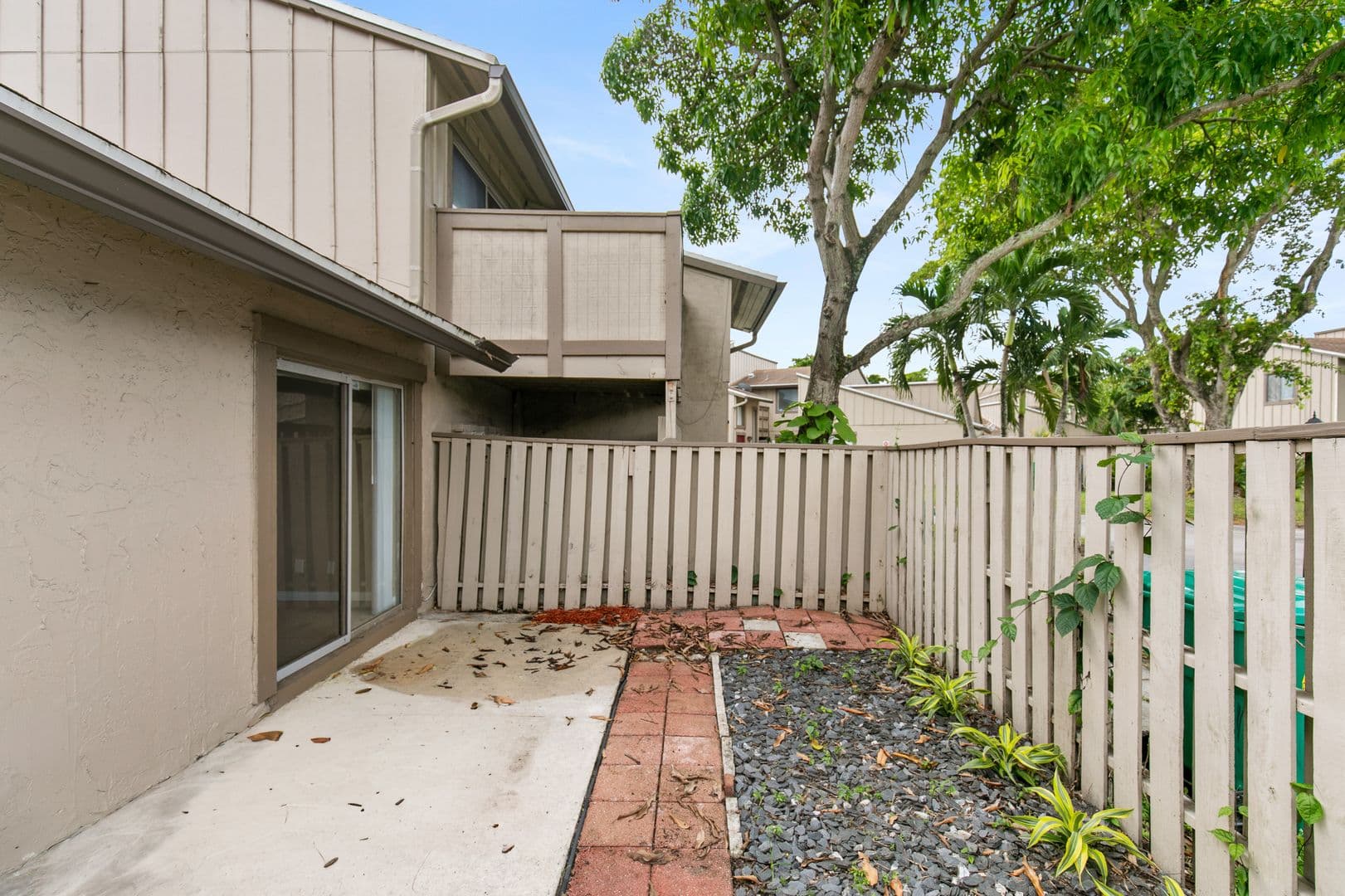 Lauderhill House: 2130 NW 58th Ave #25-C